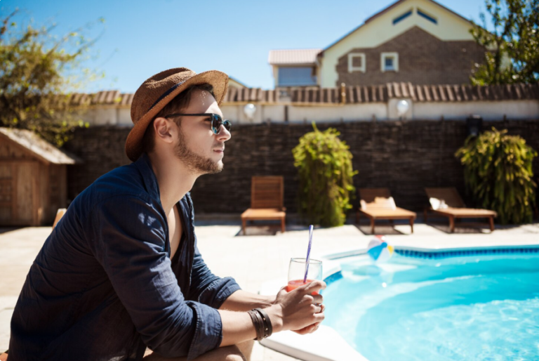 Creating the Perfect Outdoor Retreat With a Custom Swimming Pool
